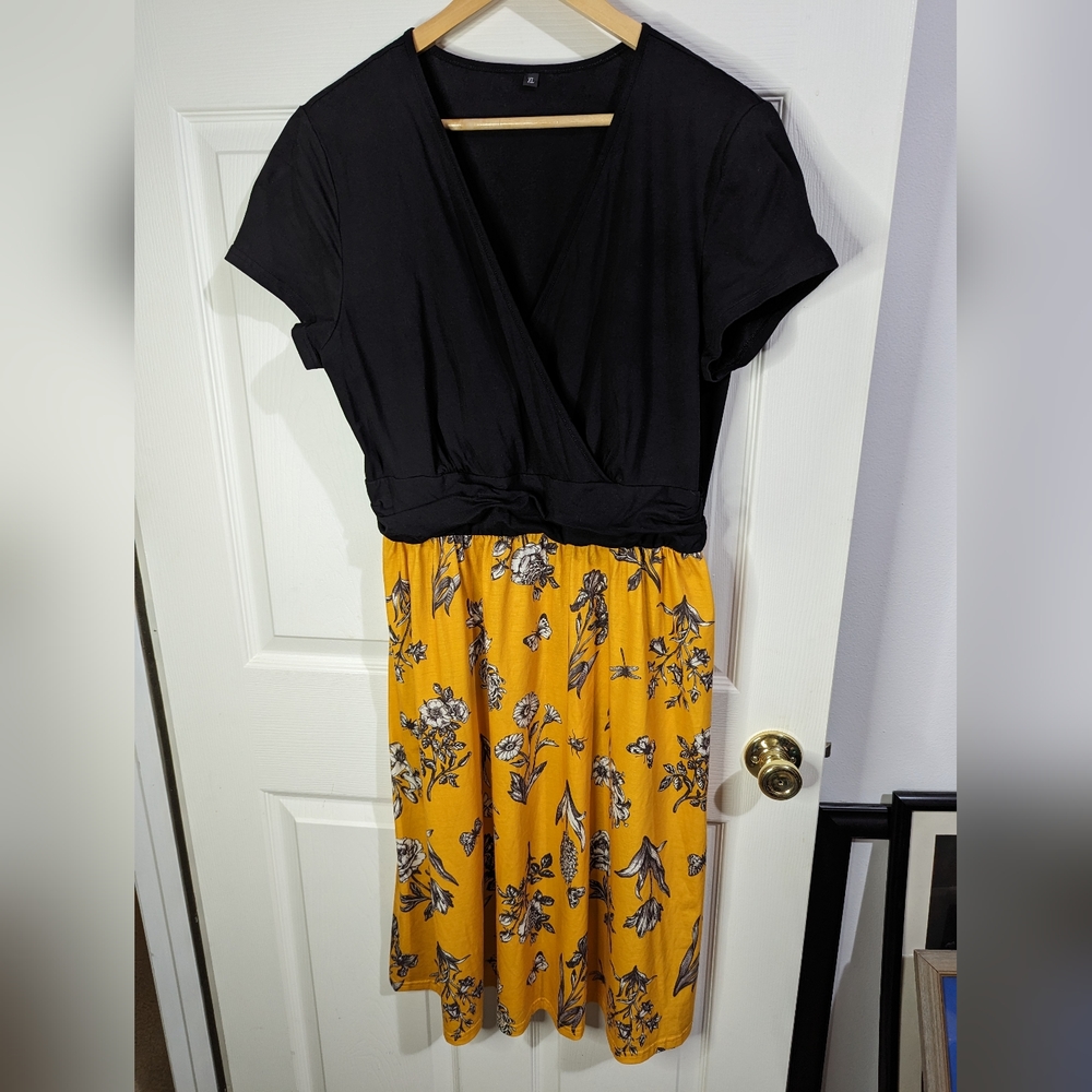 Black & yellow gold floral faux wrap dress Cotton Spandex with pockets size XL